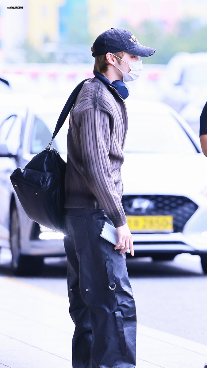 ning_arkaive's tweet photo. 250523 GMP출국

😊

#휴닝카이  #HUENINGKAI  
#투모로우바이투게더  
#TOMORROW_X_TOGETHER https://t.co/oDD0m5GODF