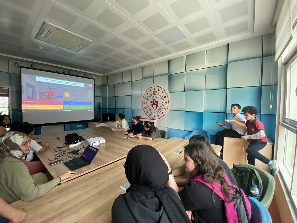 Kahoot üzerinden yapılan bilgi yarışması ile gençlerimiz hem eğlendi hem öğrendi.
🧠🎉. 🌟

#Gsbgm 
 #kahoot