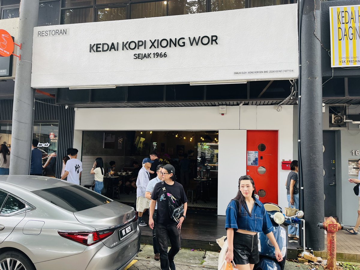 最近話題になってるここ。自宅から徒歩o5pp分なんでいってみたー。11:30でほぼ満席。クアンタン風のカリーミーは結構辛めのスパイス効いてたけどリピありやな
maps.app.goo.gl/kWE54iDZH21khT…