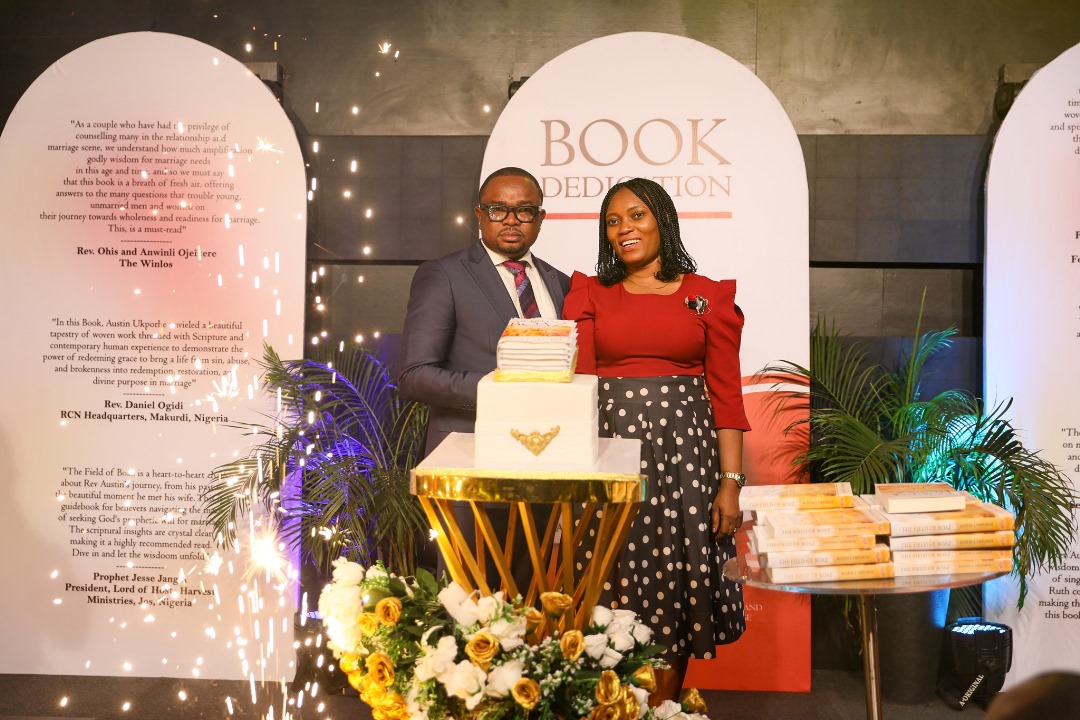 revaustinukporh's tweet photo. #flashback to The Field of Boaz Book Dedication, where I revealed that in the book, my wife Grace is actually my Boaz. 😉

#watch and you'll understand how.

Happy Anniversary, EB. 
Thank you for loving me. 
Thank you for sticking with me through this journey of transformation.

Here's to more decades together 🥂.

#WeddingAnniversary
#Godisafamilyman
#10to1