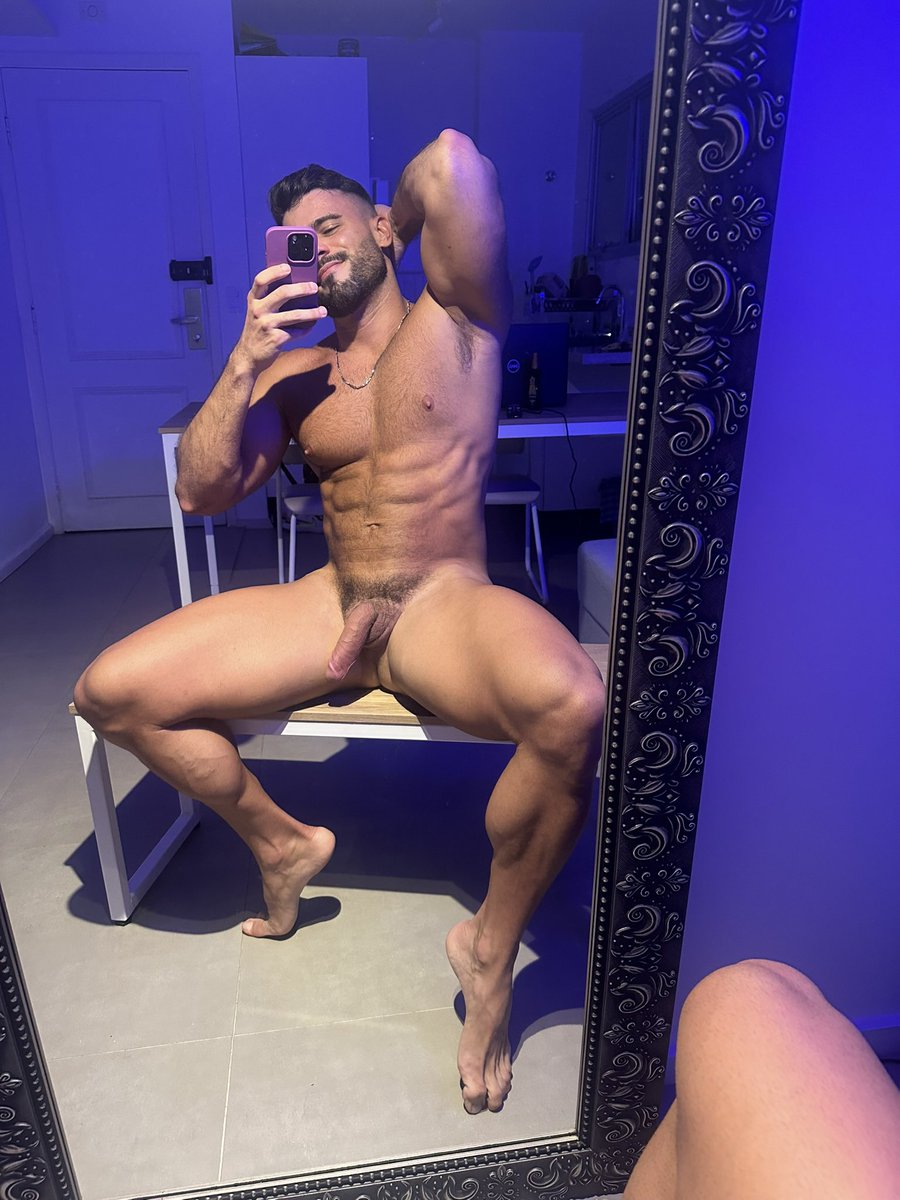 mr_bigpeach's tweet photo. Grower or shower? https://t.co/zCUASjx4Y7