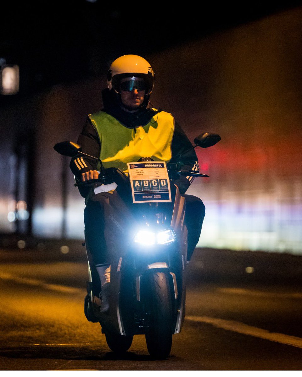 HorwinCZ's tweet photo. 3/3 Díky @k2motocz za zapůjčení skútrů! 
 
👉 Testovací jízdu zdarma si můžeš domluvit na https://t.co/dlV3hW3g8x – stačí řidičák skupiny B!

Teď je řada na vás! @Adrian_Smrcek @teslaeurope 🤝 @RunCzech https://t.co/p81EGTYhm5