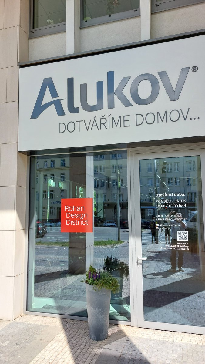 AlukovCZ's tweet photo. První důležitý krok směrem k festivalu ROHAN DESIGN DISTRICT v Karlíně učiněn. Samolepka nalepena. 😉
https://t.co/Nt8cmrNafU
#zastreseni #zastreseniteras #zastresenibazenu #zastresenivirivek #pooldeck #terasy #bazeny #virivky #akce #zvyhodneneceny #enclosure #canopy #design https://t.co/EvvYxhNfIp