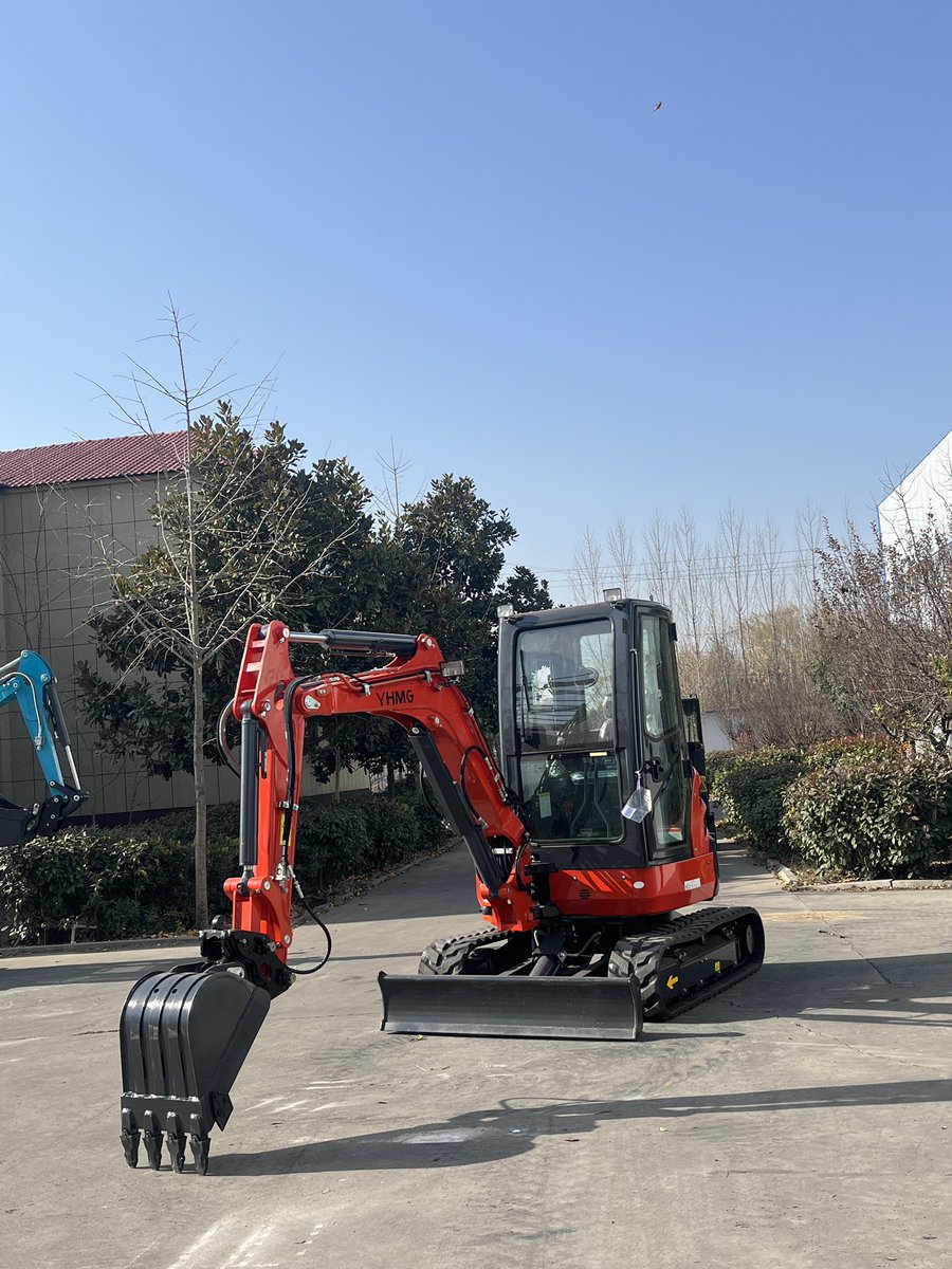 YHMG_Machinery's tweet photo. New to digging? No problem. This mini excavator handles tough jobs with easy controls anyone can master. #fyp #foryou #miniexcavator #simplecontrol #compactpower https://t.co/L64eWxSbVe
