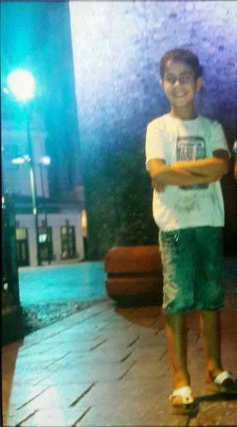 Unutma, unutturma / 14.08.2017
Şahin Budan..
10 yaşında..
İstanbul Beyoğlu Perşembe Pazarı'nda turistlere çiçekten yapma taç satıyordu..
Haliç'e düşmesi sonucu boğularak hayatını kaybetti..
#ÇocukİşçiliğiİleMücadeleye