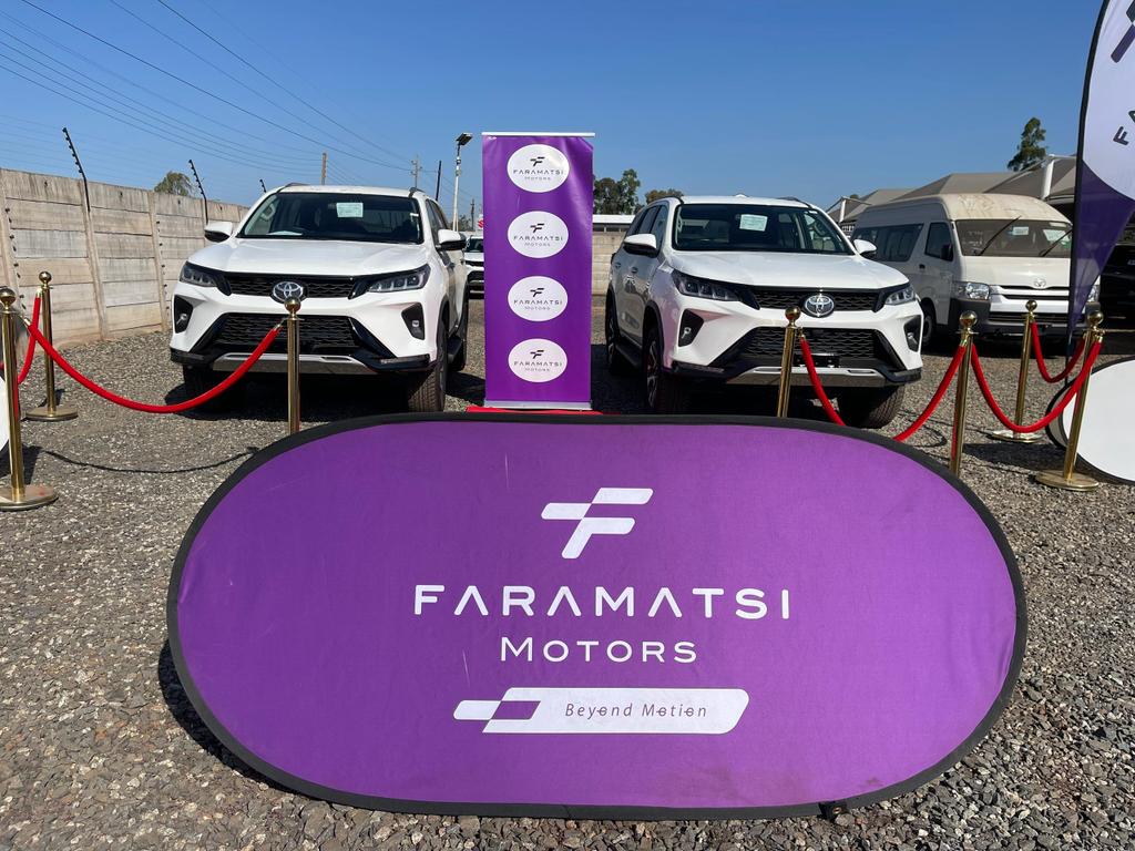 HALLO FRIDAY…..Zuva raMAMBO, zuva rakaropafadzwa, zuva re MITUMBI MITATU 🙏🙏🙏.
Today I want to celebrate two INCREDIBLE individuals who have REVOLUTIONISED gospel music in Zimbabwe and beyond, particularly singing nziyo dzedu dzemapositori - the exceptional duo of MAMBO