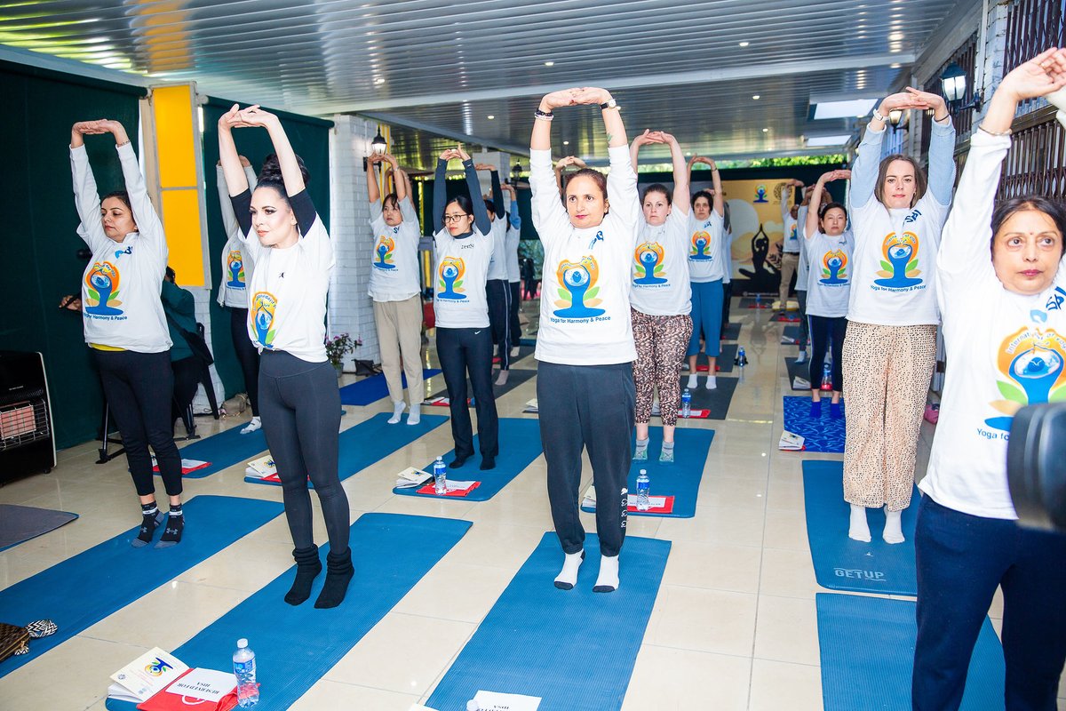 hci_pretoria's tweet photo. #IDY2025 #Yoga #UnitedNations
The International Day of Yoga Curtain Raiser Event was organized at India House on 21st May 2025.  The members of the International Diplomatic Spouses Association, members of various Yoga Institutes and Indian Diaspora attended the IDY curtain raiser event.
@MEAIndia 
@moayush 
@IndianDiplomacy
@iccr_hq 
@iccr_durban 
@sidhant 
@IndiaUNNewYork 
@UNinSouthAfrica