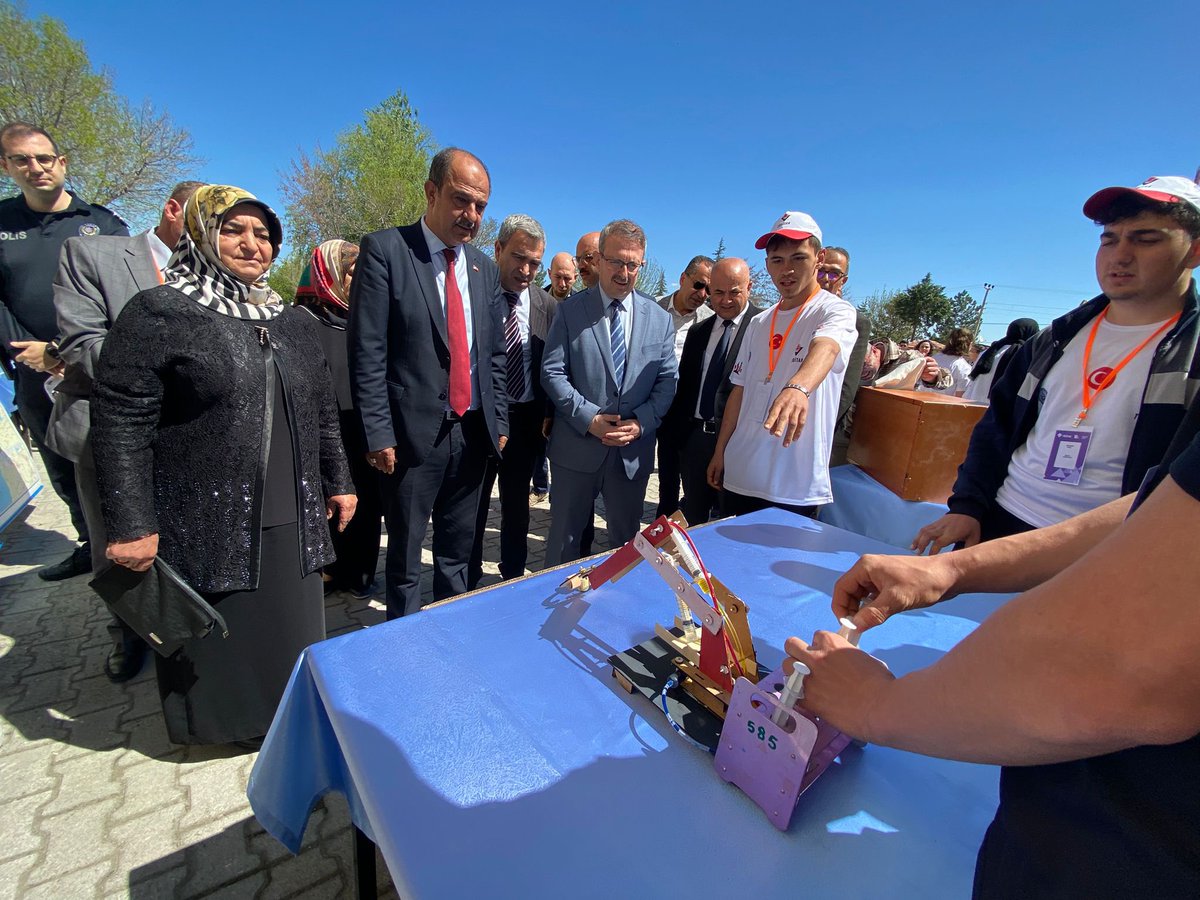 Akören Ali Aşık Çok Programlı Anadolu Lisesi TÜBİTAK-4006 Bilim Fuarı 5-6 Mayıs 2025 tarihlerinde saat 10.00-15.00 arasında gerçekleşti. Fuara katılım sağlayan ve emek veren tüm paydaşlara teşekkür ederiz.