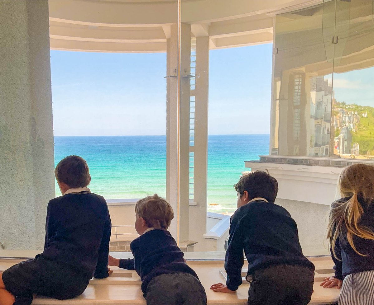 Our incredible Reception children took an inspirational trip to the Tate Cornwall in St Ives, as part of their ongoing topic, “Everyone is an Artist.” 
At the Tate, the children enjoyed a full programme of activities designed to make art come alive.