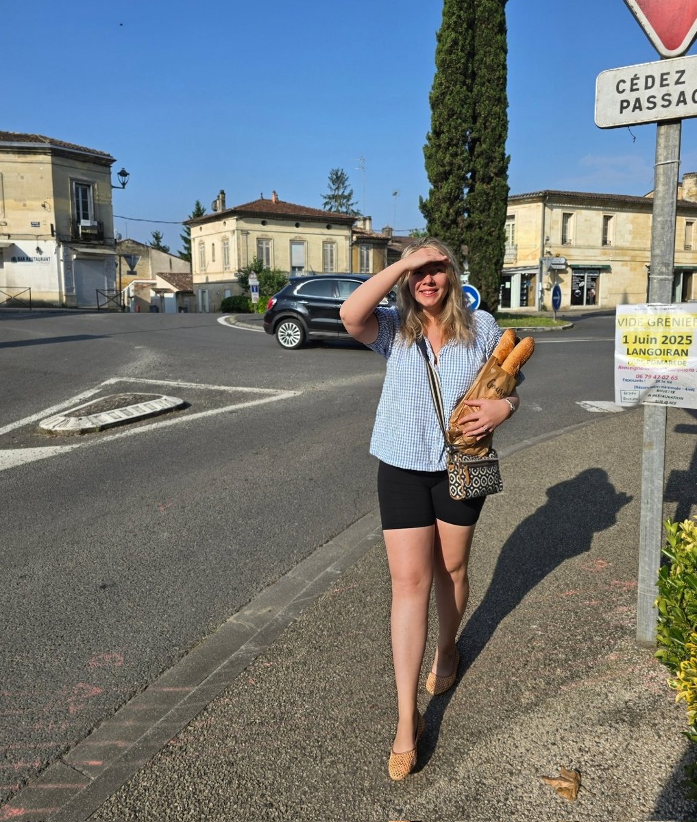 Bonjour. 
🇫🇷🥖🥖🥖