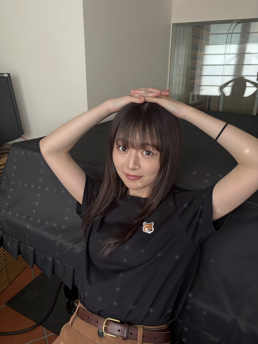 yua_sard's tweet photo. 皆さま、こんばんは‼︎

本日もRECでした‼︎
ツアーのタイトルが決まってから、何かとファンタジーに絡めたがるマネージャーさんと私。
木漏れ日ならぬカーテンのドット柄の漏れ日…？までも、ファンタジーやん！と盛り上がりました。窓は宇宙船みたいでファンタジーかも🚀

本日もお疲れ様です☺︎ https://t.co/36198yyuSK