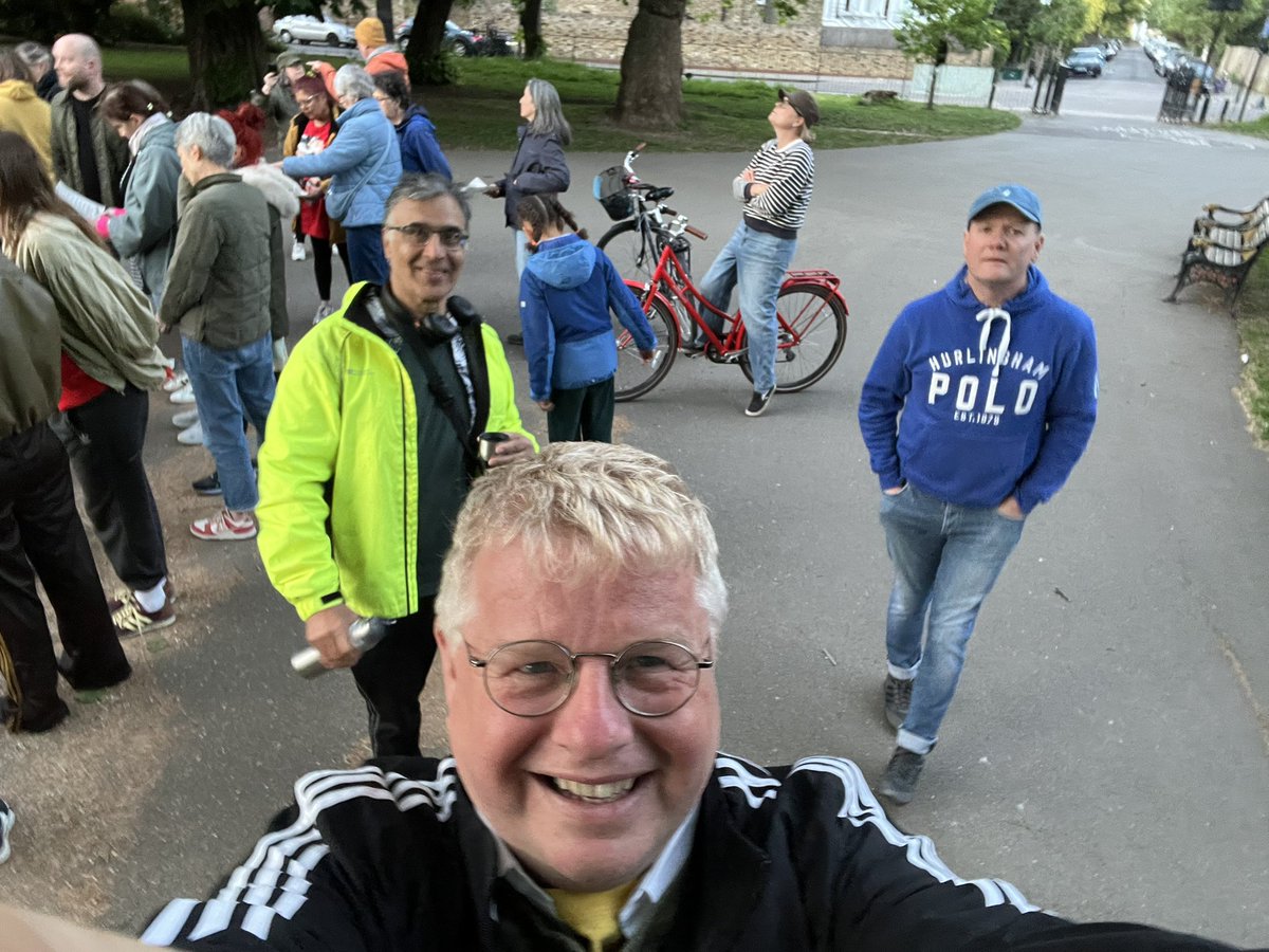 hmhb2016's tweet image. We went on a “Bat Walk” in Clissold. And we saw some flying near the house. A real buzz. @Clissoldpeople #bat #bats #batwatch #hackney #clissoldpark