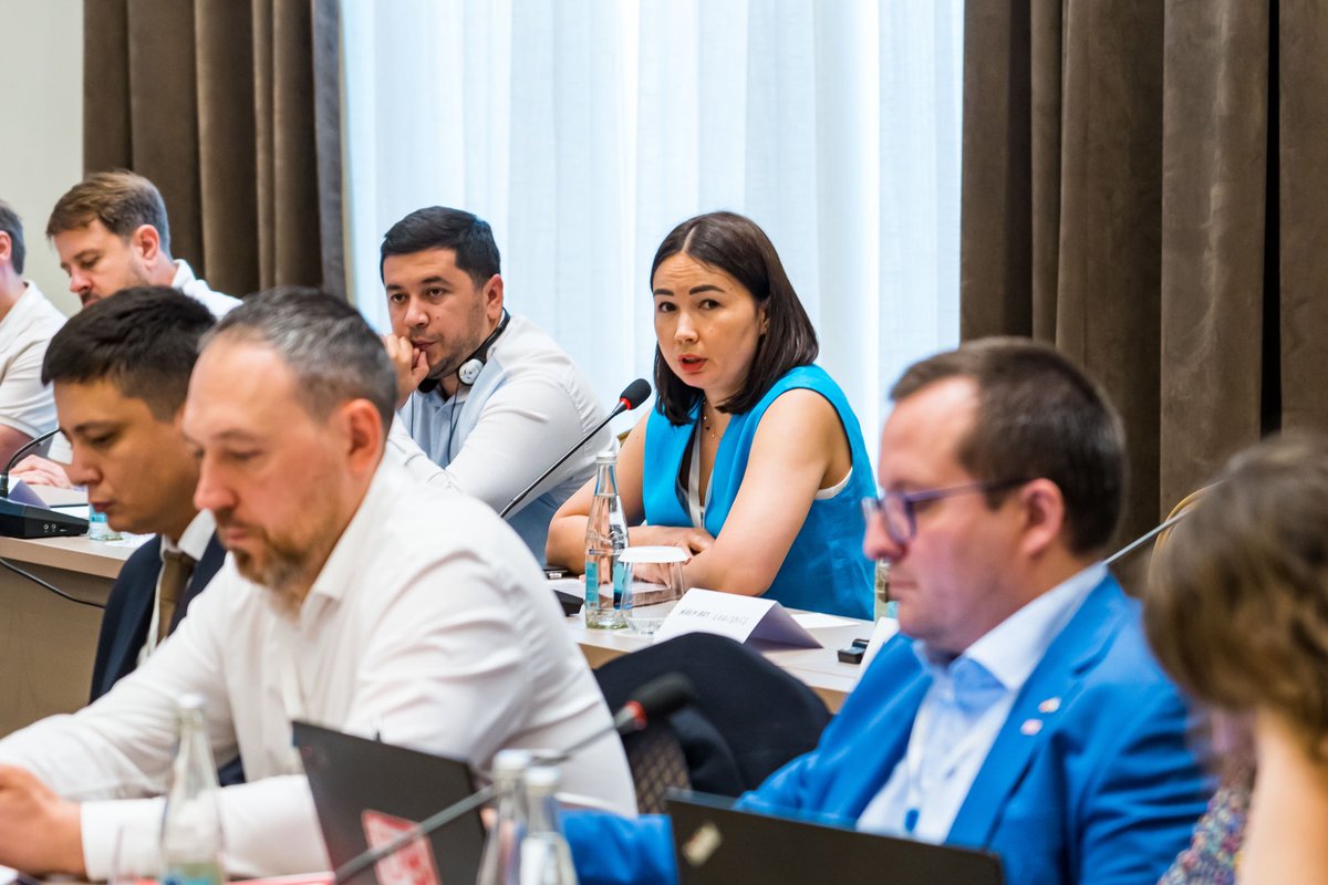 EU_Tashkent's tweet photo. 🚛🇺🇿Business leaders, int’l banks &amp; gov’t reps met in Tashkent to discuss boosting public-private cooperation on transport connectivity.
@PeterisUstubs of @EU_Partnerships highlighted EU’s strong support for Uzbekistan's role in the #TransCaspian Corridor.
https://t.co/XGMnojoVnu https://t.co/upRhoeC2ic