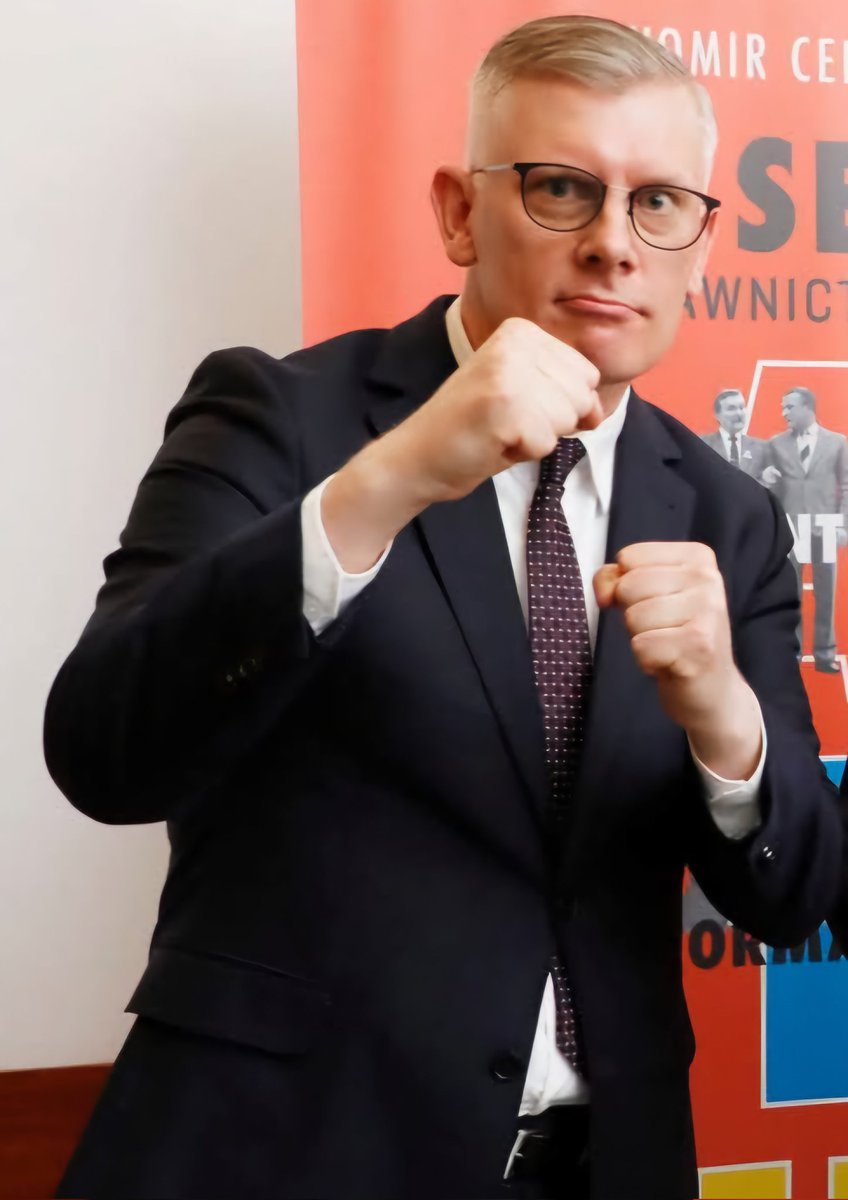 To jest mój ostatni tweet dotyczący polityki obojętnie kto zostanie Prezydentem Rzeczpospolitej Polskiej.  
Jestem już zmęczony pisaniem "sobie a muzom" i zostanę tylko i wyłącznie przy tematyce bezpieczeństwa,  polityki zagranicznej oraz służb specjalnych. 
Piszę drugą książkę.