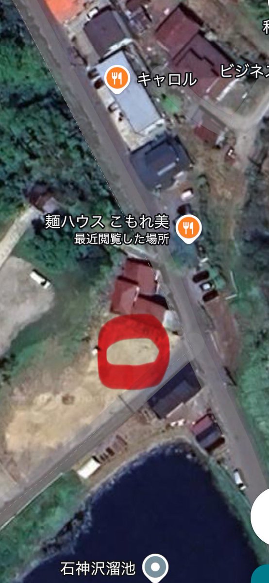 hellskitchen128's tweet photo. お世話様です。

今、赤マルで示した場所は、現在、アパートが建っていて、アパートの管理会社の方から無断駐車をして当店にいらっしゃってる方が居るとの報告を受けました。

当然ですが「アパートに入居されてる方の専用駐車場」になります。

此方の駐車場にどうしても車を停めたい場合は、アパートの入居契約をしてから車を停める様にお願いいたします。