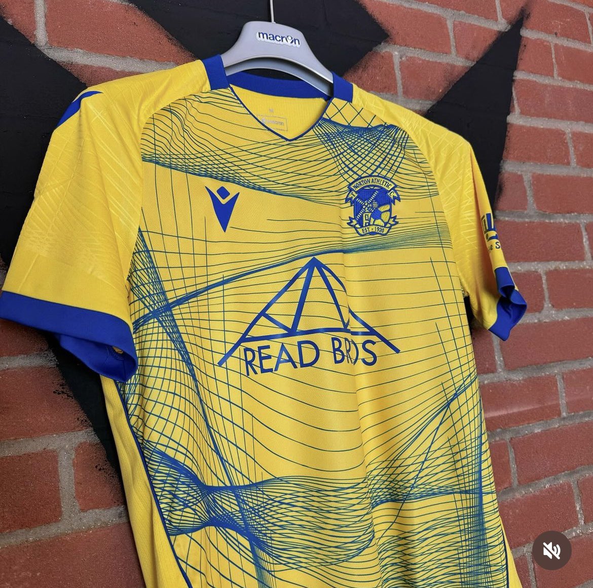 norton_athletic's tweet photo. 𝗦𝗣𝗢𝗡𝗦𝗢𝗥 𝗔𝗣𝗣𝗥𝗘𝗖𝗜𝗔𝗧𝗜𝗢𝗡

Lastly, a big thanks to @ReadBrothersLtd who we’ve proudly displayed on the front of our first team kits for 20+ years. They’ve supported us all the way from District football to Senior football. Invaluable support!

🟡🔵

#UpTheMillers https://t.co/rn50S7ufbz