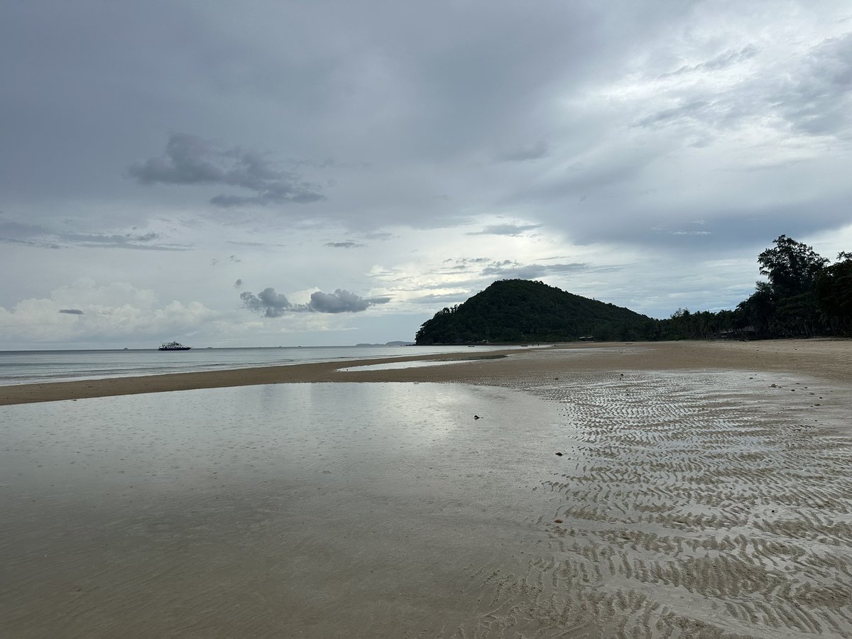 ทะเลชุมพร คือหนึ่งในใจจริง ๆ 
หิวเบียร์จังค้าบ #ชุมพร #หาดทุ่งวัวแล่น
#คาบาน่า #ปะทิว #สะพลี #ไบ