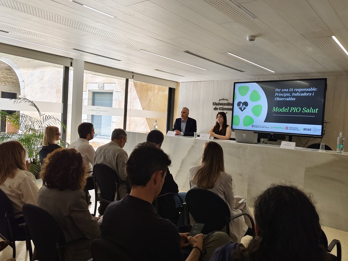 socudg's tweet photo. Seguint la presentació del #ModelPIO aplicat Salut #difusió #transferència #impactesocial #sostenibiltat 
@OEIAC_UdG @albert_sabater @josepcalbo @alexandralillo @ticsalut #PickleTech #ABCDx @UdGRecerca https://t.co/SokDq8WzJv