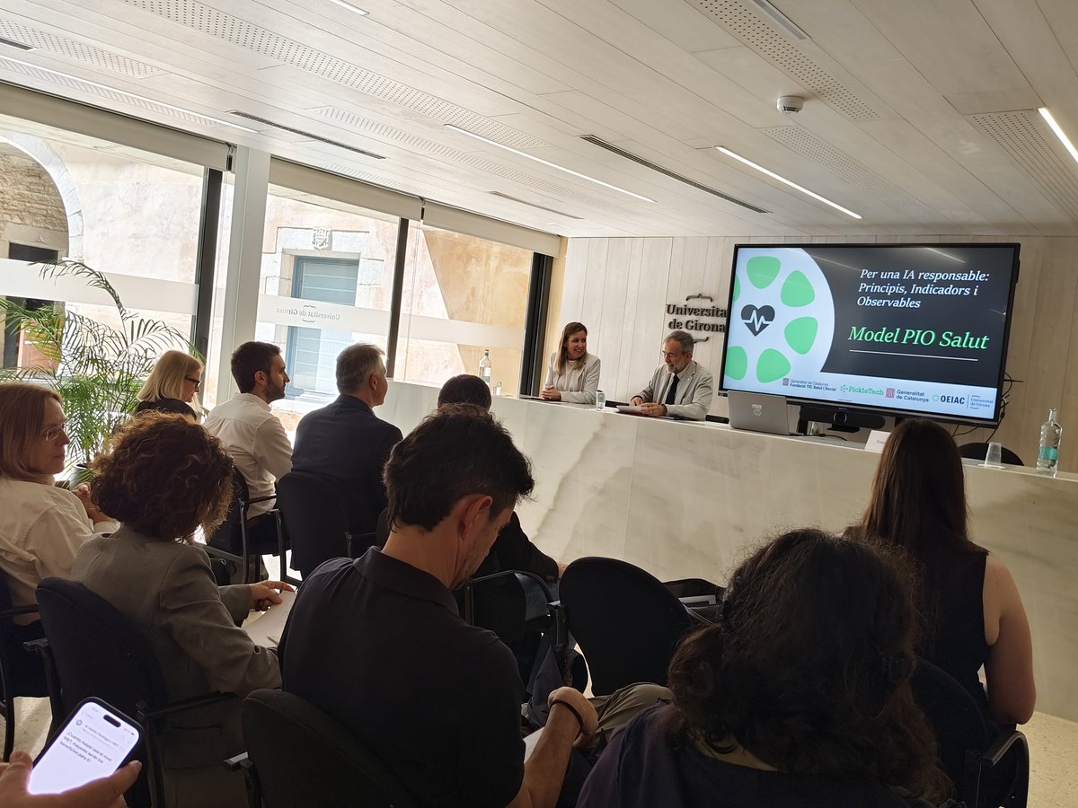 socudg's tweet photo. Seguint la presentació del #ModelPIO aplicat Salut #difusió #transferència #impactesocial #sostenibiltat 
@OEIAC_UdG @albert_sabater @josepcalbo @alexandralillo @ticsalut #PickleTech #ABCDx @UdGRecerca https://t.co/SokDq8WzJv