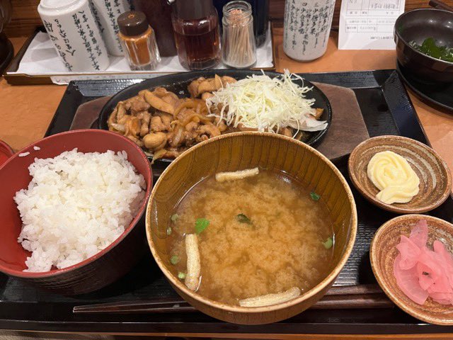 CCで失語症のリハビリをしてたら、新たなフォロワーさんも増えた😍💞

帰りはしんぱち食堂で、
鶏生姜焼大盛り
ご飯は半割り
当然生ビール🍺、
おつまみはワカメの山葵醤油

うーん
なんでCCの後は肉が欲しくなるんだろう…
それにワンパターンかも…

でも、美味しいんだもん🥰❤️