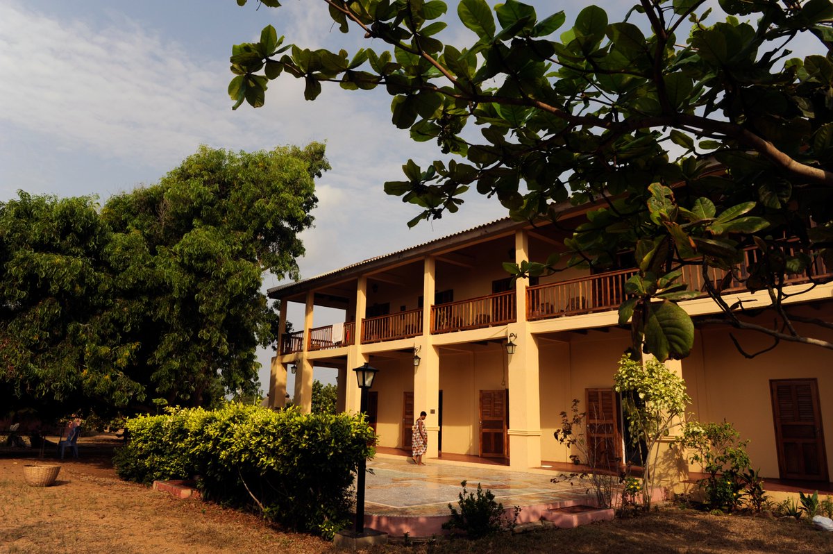 🌍 Designers in the UK, Nigeria and Ghana interested in addressing climate challenges can apply for the fully-funded #DesignForClimate residency at Villa Karo, Benin. 

Apply by 9 June:
ow.ly/sask50VAXlw

📷 Main building by @VillaKaroBenin, photography by Villa Karo.