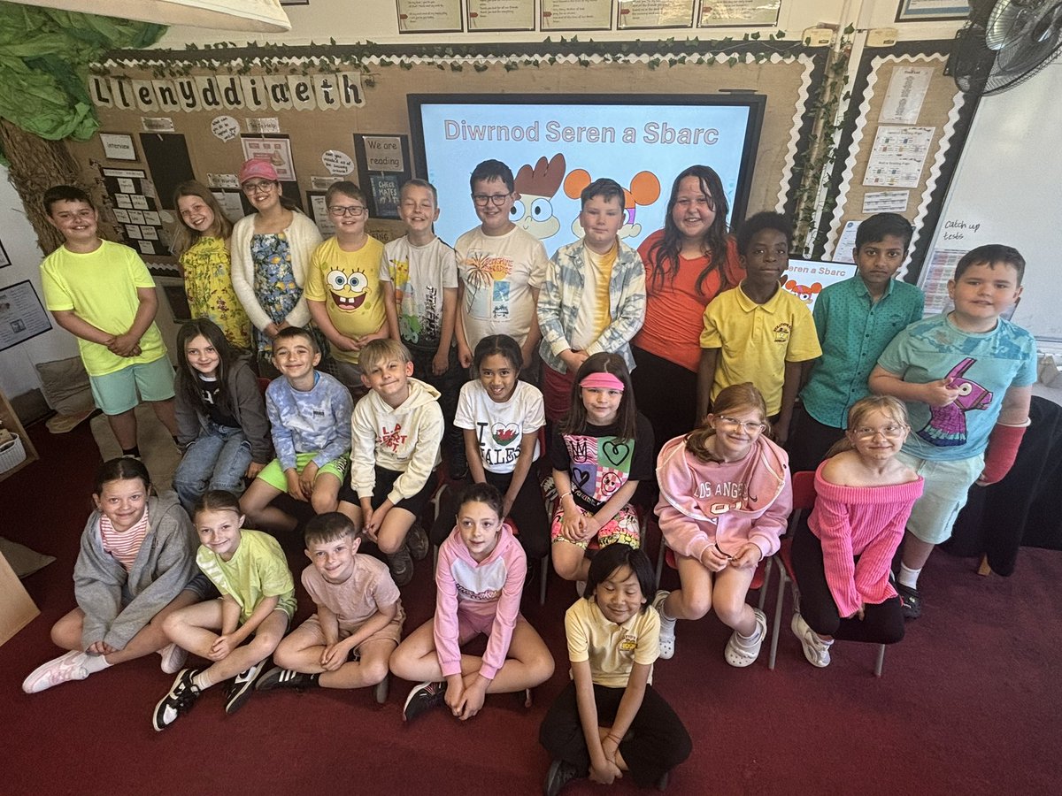 BCA @ St Illtyd’s Campus (@illtyds_rc) on Twitter photo Today we are wearing bright to celebrate #DiwrnodSerenaSbarc a little late due to our inflatable fun day last Friday! 🦸🏼♀️🦸🏽♂️ <a href="/CSC_Cymraeg/">🏴CSC Cymraeg CCD 🟦🟩⬜</a> <a href="/CSCSiarterIaith/">🏴CSC Siarter Iaith CCD 🟦🟩⬜</a> #bcawelsh Today we are wearing bright to celebrate #DiwrnodSerenaSbarc a little late due to our inflatable fun day last Friday! 🦸🏼♀️🦸🏽♂️ <a href="/CSC_Cymraeg/">🏴CSC Cymraeg CCD 🟦🟩⬜</a> <a href="/CSCSiarterIaith/">🏴CSC Siarter Iaith CCD 🟦🟩⬜</a> #bcawelsh