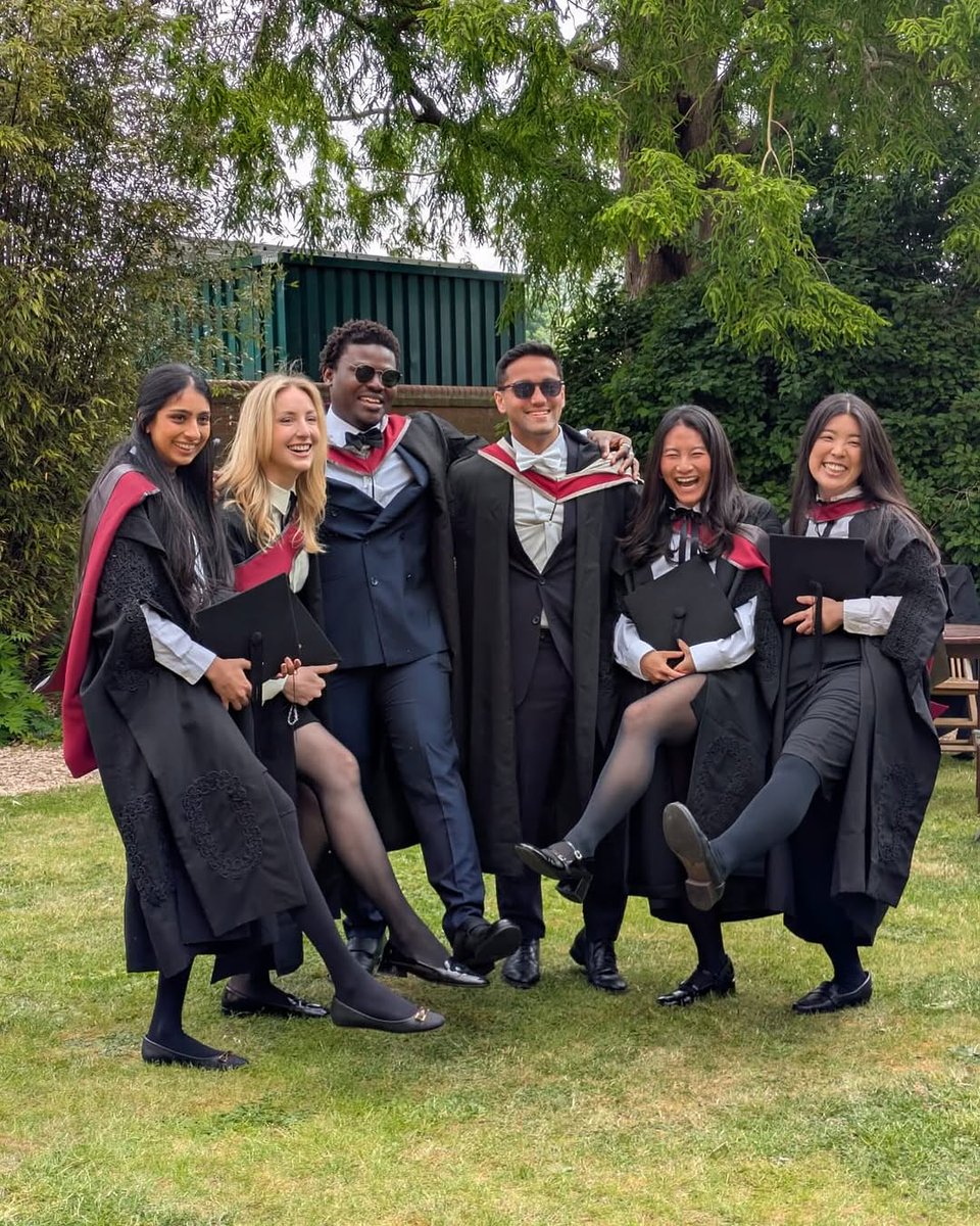 oxfordalumni's tweet image. 🎓 Congratulations to all our new graduates! We’ve loved seeing your photos over the past few weeks. Welcome to the @UniofOxford alumni community – we’re so proud to have you with us. 🍾💐
📷 Instagram | estherjohnsonphotography, kebleoxford, linacrecollege , reuben_college