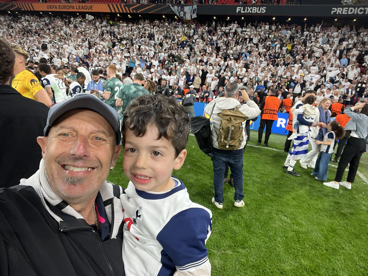 prdanielf's tweet photo. Emociones descontroladas , por la alegría de verte triunfar y compartirlo con Benja …. El amor de mi vida !!! https://t.co/a6qnEHoGAz