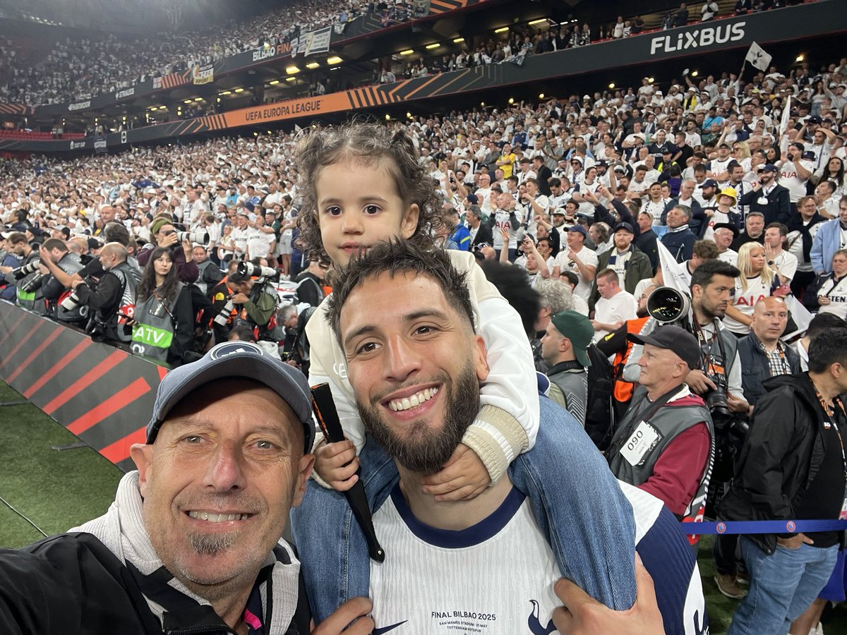 prdanielf's tweet photo. Emociones descontroladas , por la alegría de verte triunfar y compartirlo con Benja …. El amor de mi vida !!! https://t.co/a6qnEHoGAz