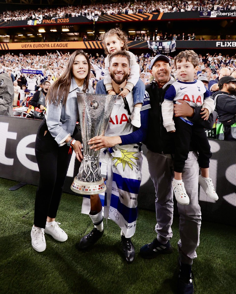 prdanielf's tweet photo. Emociones descontroladas , por la alegría de verte triunfar y compartirlo con Benja …. El amor de mi vida !!! https://t.co/a6qnEHoGAz