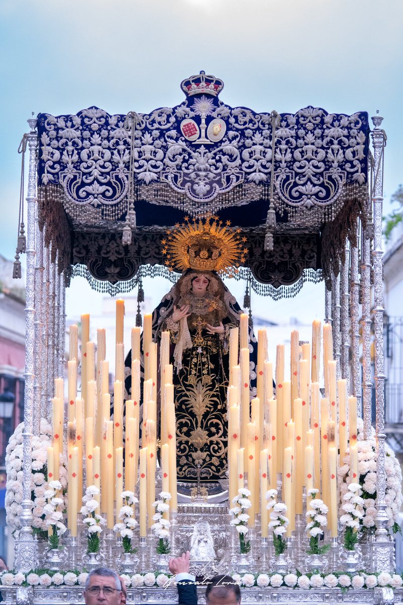 ~ 𝐀𝐦𝐚𝐫𝐢𝐥𝐥𝐨 𝐬𝐚𝐥𝐞 𝐞𝐥 𝐬𝐨𝐥
𝐂𝐮𝐚𝐧𝐝𝐨 𝐝𝐞𝐬𝐩𝐮𝐧𝐭𝐚 𝐥𝐚 𝐦𝐚ñ𝐚𝐧𝐚
𝐪𝐮𝐞 𝐚𝐥𝐞𝐠𝐫𝐚 𝐦𝐢 𝐜𝐨𝐫𝐚𝐳ó𝐧 
𝐲 𝐚𝐮𝐦𝐞𝐧𝐭𝐚 𝐦𝐢 𝐟𝐞 𝐜𝐫𝐢𝐬𝐭𝐢𝐚𝐧𝐚 ~

Mañana de Viernes Santo en Marchena.

®️📸 Gonzalo Lora

<a href="/gjjesusmarchena/">Hdad. Ntro. Padre Jesús Nazareno</a>