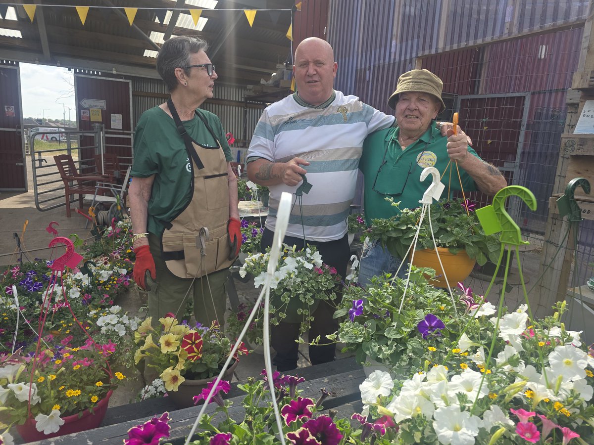 Just called in to pick up some hanging baskets from St James's Community farm . Amazing baskets  For £10. Any other places selling them are charging £20 for one. All proceeds from sales are  going to the welfare of the animals ⚘️🌸🥀💐🪴🐐🐑🐏🐎🫏🐇🐓🐓🐤🐣 <a href="/WestBelfastPB/">WBPB</a>