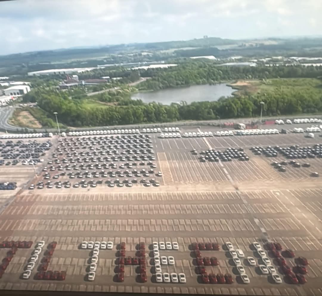 Sunderland_GM's tweet photo. Spotted at the Nissan plant! #SAFC https://t.co/boDeG4D57O