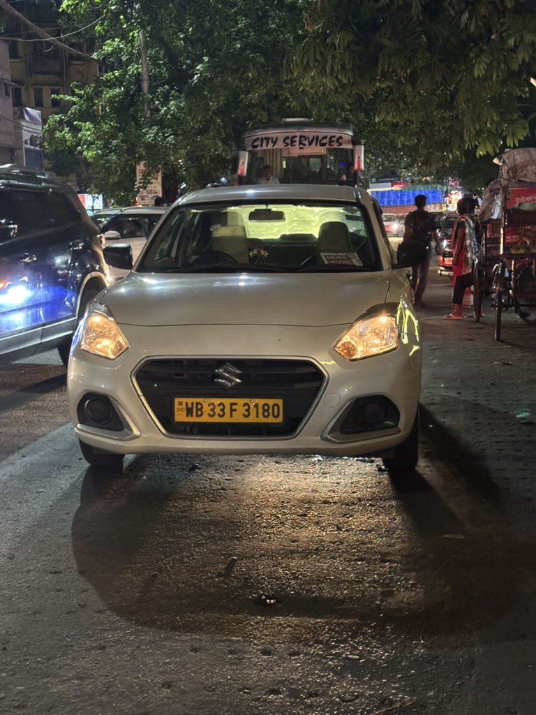 IshBose's tweet photo. And just like that, the driver decided that it would be a good idea to park the car bang on the road and shop for vegetables. Incoming traffic be damned.  

Location: Lord’s More/ Golfgreen, Kolkata @News18Bengali https://t.co/xZOO6gslBZ