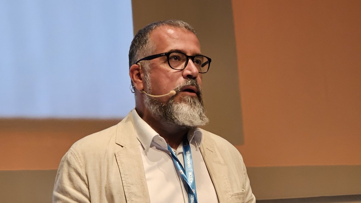 CIRCOMRegional's tweet image. Journalist Domagoj Novokmet of Al Jazeera talk about political and other forms of pressure on quality journalism - at @CIRCOMRegional Annual Conference, hosted by @som3cat in Barcelona.
CONNECTEM!
#CIRCOM2025