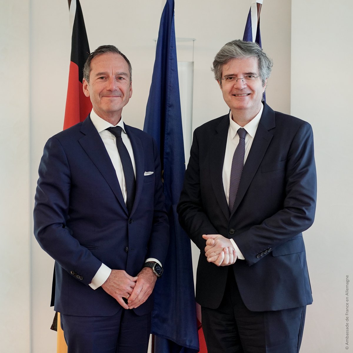 Anregender Austausch mit Frank Niederländer, VP für europ. Angelegenheiten <a href="/BMWGroup/">BMW Group</a>, über die großen Herausforderungen der Automobilindustrie. Ich danke ihm für sein Engagement für den 🇩🇪-🇫🇷 Dialog und bei der Suche nach gemeinsamen Lösungen für ein wettbewerbsfähigeres Europa.