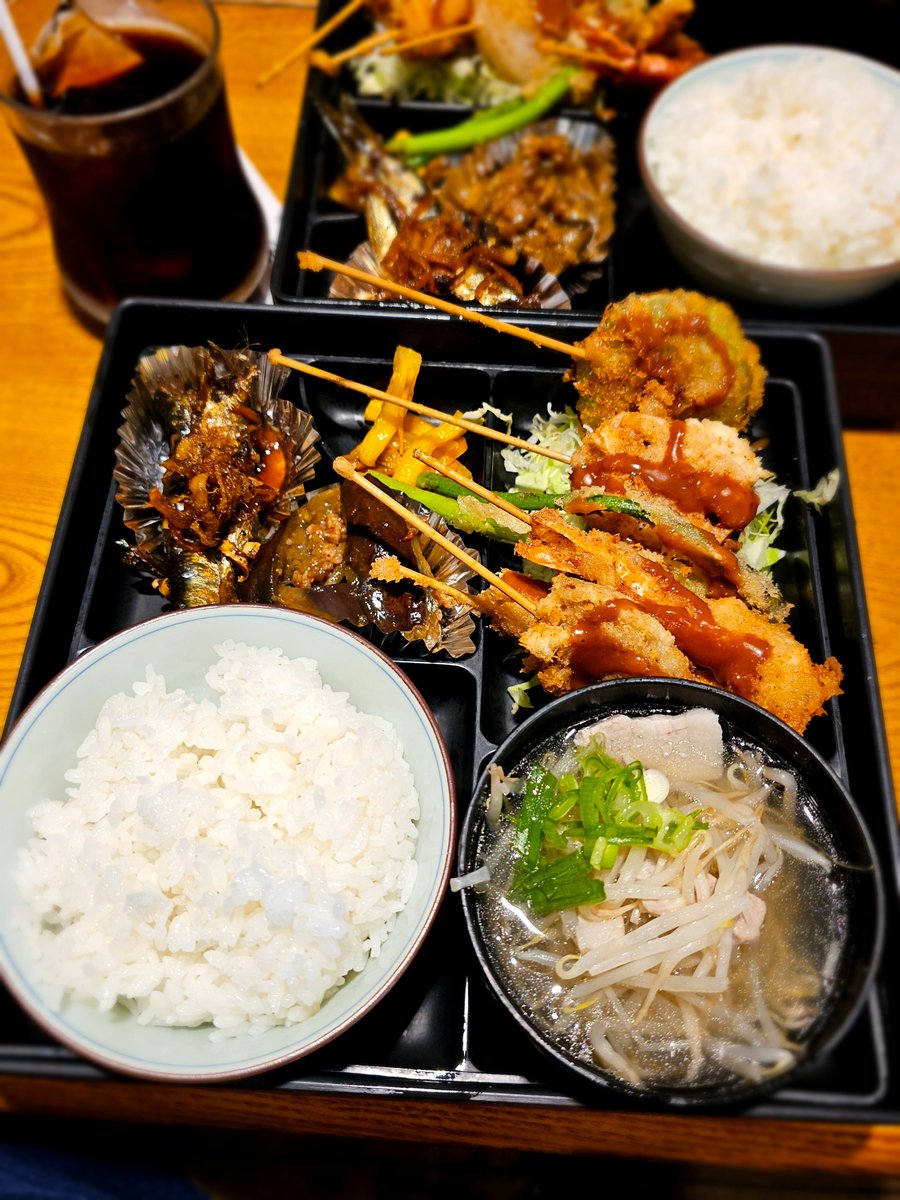 串カツランチ😀
コーヒー付いて900円😍