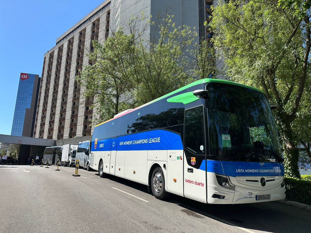 Què T'hi Jugues (@quethijugues) on Twitter photo ✈️🇵🇹 Marxem cap a Lisboa on el Barça femení vol aixecar la quarta Champions de la seva història
📸 Aquest és l'autocar que utilitzarà la plantilla del Barça a Lisboa
via <a href="/annapalet_/">Anna Palet</a>
#FCBlive ✈️🇵🇹 Marxem cap a Lisboa on el Barça femení vol aixecar la quarta Champions de la seva història
📸 Aquest és l'autocar que utilitzarà la plantilla del Barça a Lisboa
via <a href="/annapalet_/">Anna Palet</a>
#FCBlive