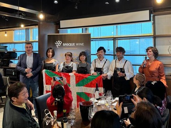 🇯🇵  Tras el interés surgido durante la promoción vasca en Osaka y Tokio el pasado mes de septiembre, una delegación comercial japonesa visitará #Euskadi del 24 al 30 de mayo para conocer la oferta de vinos de Rioja Alavesa, txakolis y sidras.

🔗 irekia.euskadi.eus/es/news/101884