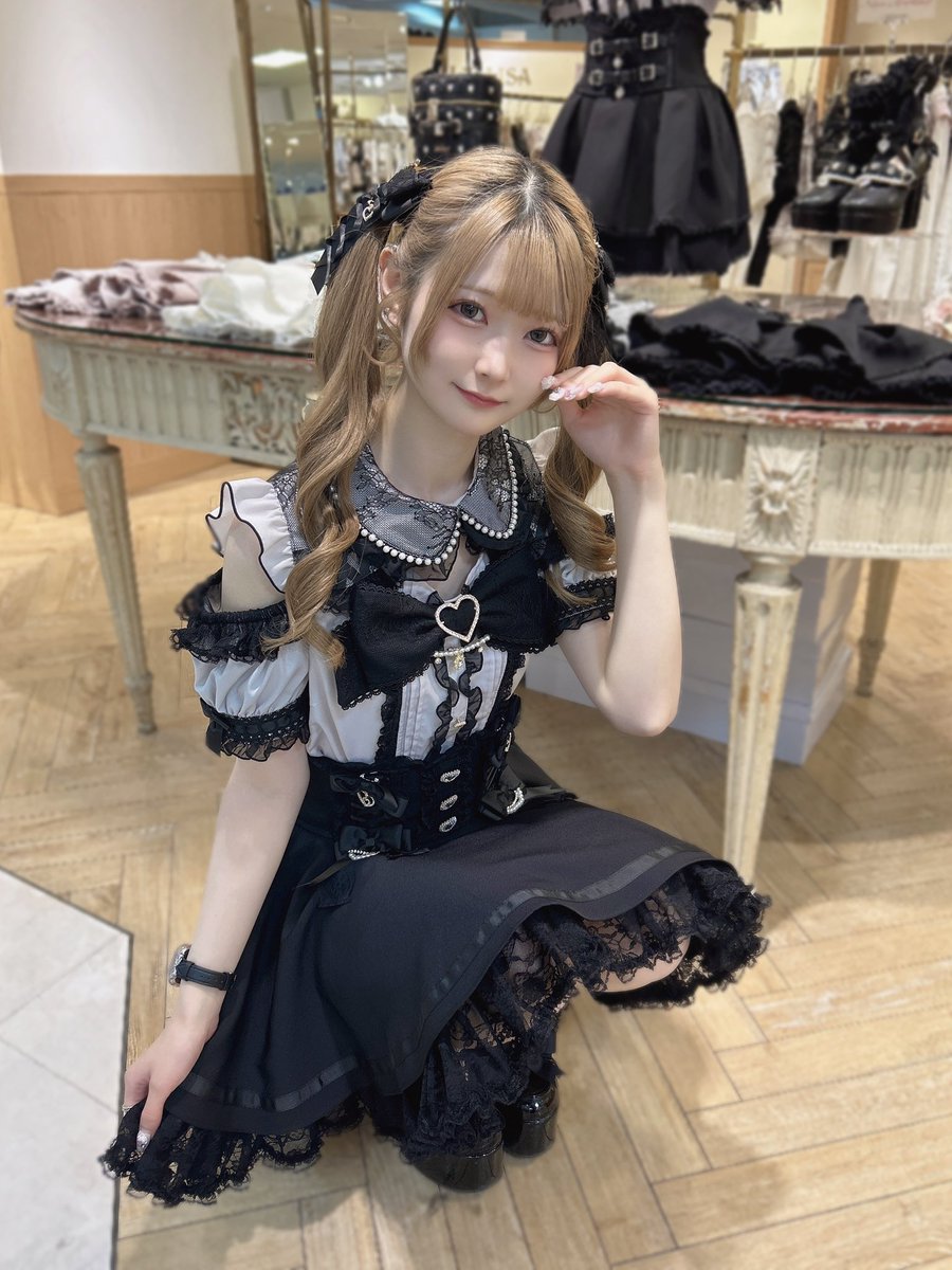 完売品】LIZLISA BIGリボンオープンショルダーブラウス ブラック