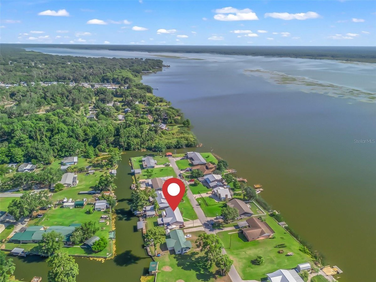 SummerAlvis's tweet photo. 718 Cr 467, Lake Panasoffkee, FL, 33538
3 bed | 2 bath 1645 Sq. Ft.
Active | 400000
https://t.co/6lBcAiZduO
Welcome to your ideal Florida retreat, perfectly positioned on a peaceful canal just 700 feet by boat to the open waters of Lake Panasoffkee. This beautifully updated... https://t.co/mTV0EocmPi