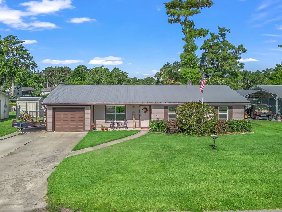 SummerAlvis's tweet photo. 718 Cr 467, Lake Panasoffkee, FL, 33538
3 bed | 2 bath 1645 Sq. Ft.
Active | 400000
https://t.co/6lBcAiZduO
Welcome to your ideal Florida retreat, perfectly positioned on a peaceful canal just 700 feet by boat to the open waters of Lake Panasoffkee. This beautifully updated... https://t.co/mTV0EocmPi