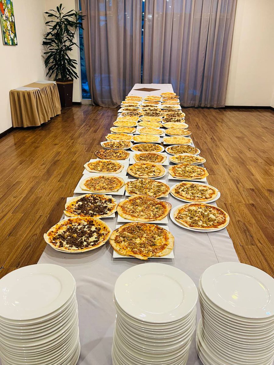 FanosMarkets's tweet photo. Fanos community celebrated the historic Bitcoin Pizza day with the whole crew and we all had an amazing time together.

We would like to thank everyone whom made this event happen.

The community couldn’t handle their love for Bybit and wore an amazing T-shirt.

 @BybitAfrica here are you fans😂😂