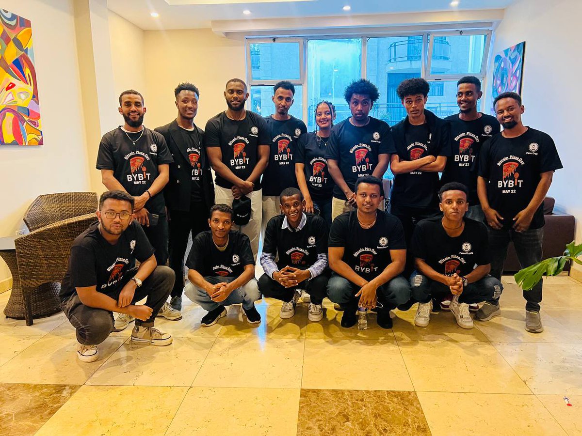 FanosMarkets's tweet photo. Fanos community celebrated the historic Bitcoin Pizza day with the whole crew and we all had an amazing time together.

We would like to thank everyone whom made this event happen.

The community couldn’t handle their love for Bybit and wore an amazing T-shirt.

 @BybitAfrica here are you fans😂😂