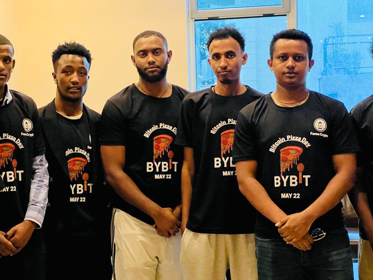 FanosMarkets's tweet photo. Fanos community celebrated the historic Bitcoin Pizza day with the whole crew and we all had an amazing time together.

We would like to thank everyone whom made this event happen.

The community couldn’t handle their love for Bybit and wore an amazing T-shirt.

 @BybitAfrica here are you fans😂😂