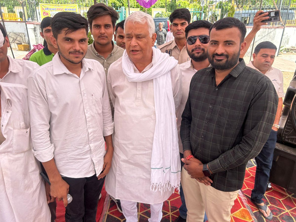 डॉ किरोड़ीलाल मीणा पहुंचे शहीद स्मारक - 

4 सालों से लड़ रहें बब्बर शेर का SI भर्ती रद्द को लेकर पुरजोर समर्थन ।
#SI_भर्ती_2021_रद्द_करो

<a href="/DrKirodilalBJP/">Dr. Kirodi Lal Meena</a> 
<a href="/hanumanbeniwal/">HANUMAN BENIWAL</a>