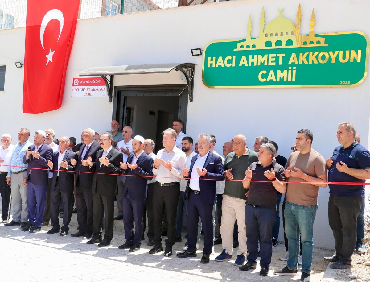Valimiz ve Belediye Başkan V. Sayın <a href="/Dr_KemalKzlkaya/">Dr. Kemal KIZILKAYA</a> , Veysel Karani Mahallesi’nde inşa edilen ve vatandaşlarımız için önemli bir manevi merkez olacak 'Hacı Ahmet Akkoyun Camii’nin açılış törenine katıldı.

Dualar eşliğinde gerçekleştirilen açılışta vatandaşlarla bir araya gelen