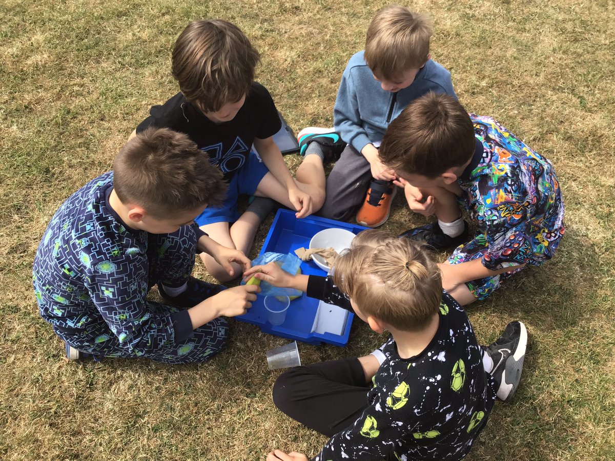 Y4Gayton's tweet photo. We are learning about the adsorption of food by creating a model of the digestive system in Science. https://t.co/B0DnV7kULF