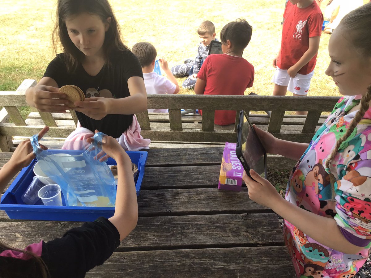Y4Gayton's tweet photo. We are learning about the adsorption of food by creating a model of the digestive system in Science. https://t.co/B0DnV7kULF