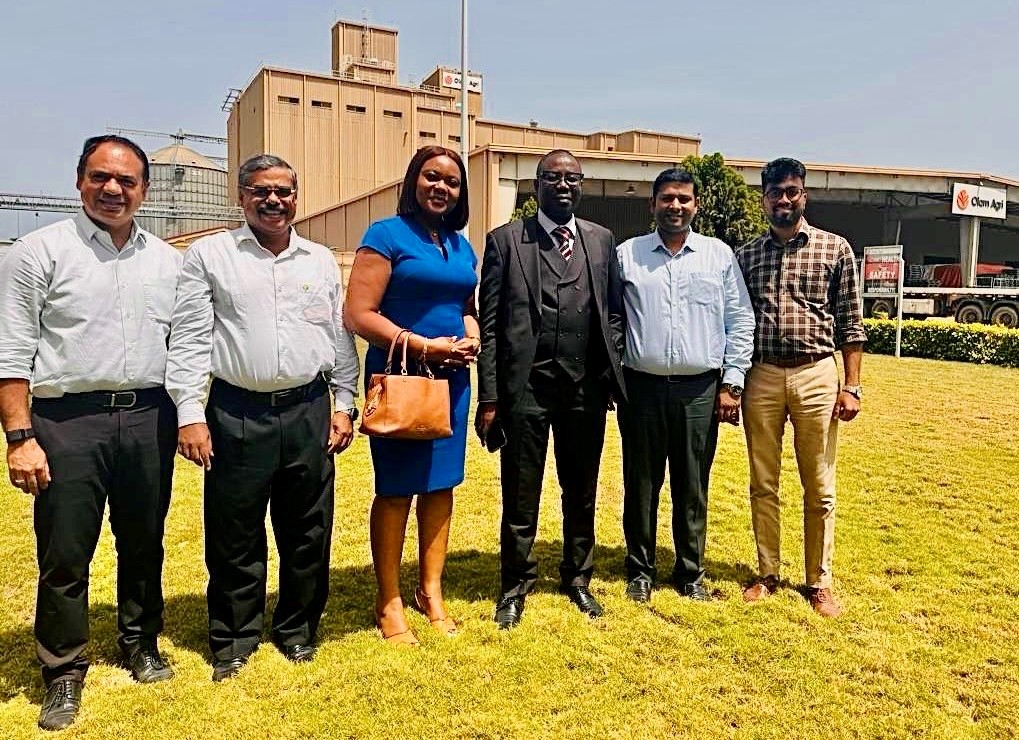NIBGHANA's tweet image. Olam Agri, a top agribusiness in Ghana, welcomed Dr. Doliwura Zakaria, Managing Director of National Investment Bank PLC (NIB), to its wheat milling and pasta manufacturing site in Kpone.

Read More: tinyurl.com/2jnw73y3

#NIBPLC #OLAMAGRI #CourtesyCall #IndustrialGrowth
